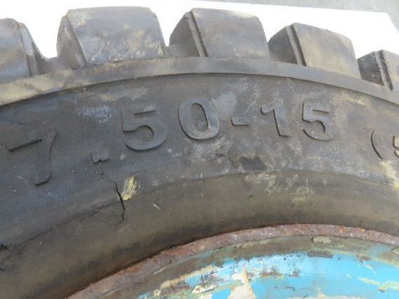 Freightmaster CX 7.50-15 Forklift Tire Traction Pneumatic 6x7.75" Rim