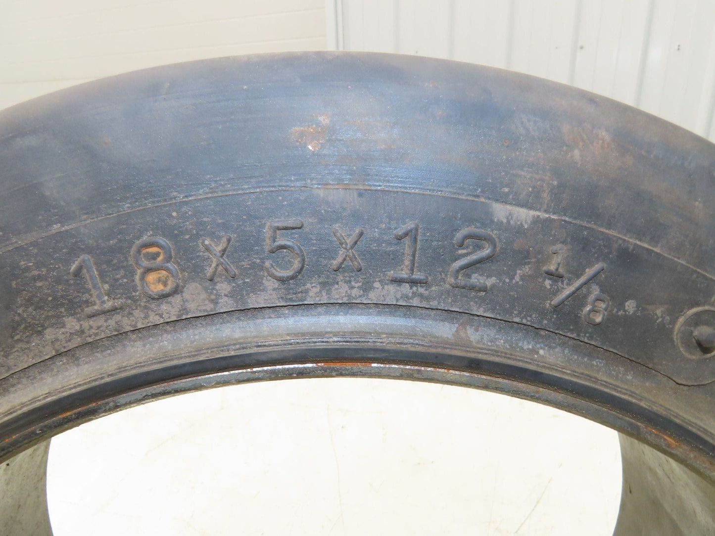 Super Solid 18x5x12-1/8 Forklift Tire Smooth Press-on Black