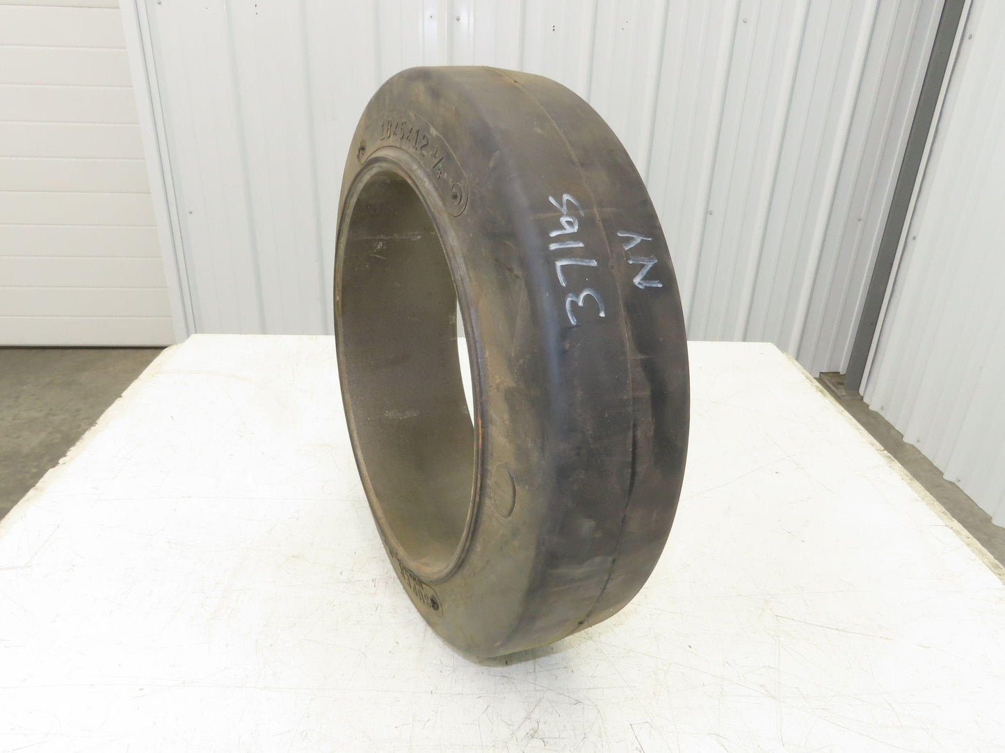 Super Solid 18x5x12-1/8 Forklift Tire Smooth Press-on Black