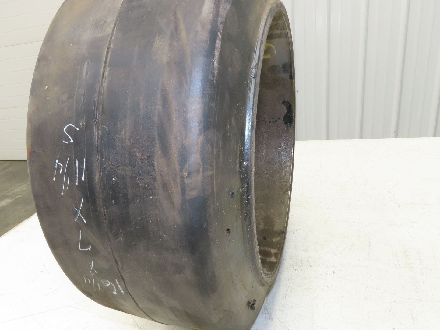 Forklift Tire 16-1/4x7x11-1/4 Smooth Press-on Black Rubber