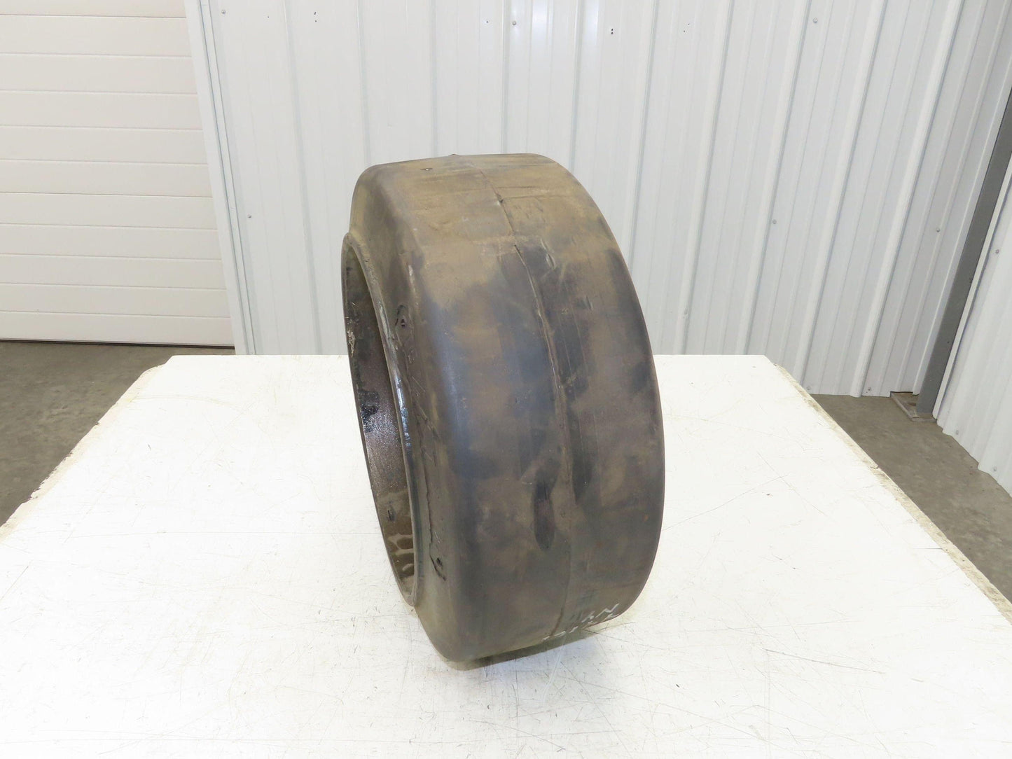 Forklift Tire 16-1/4x7x11-1/4 Smooth Press-on Black Rubber