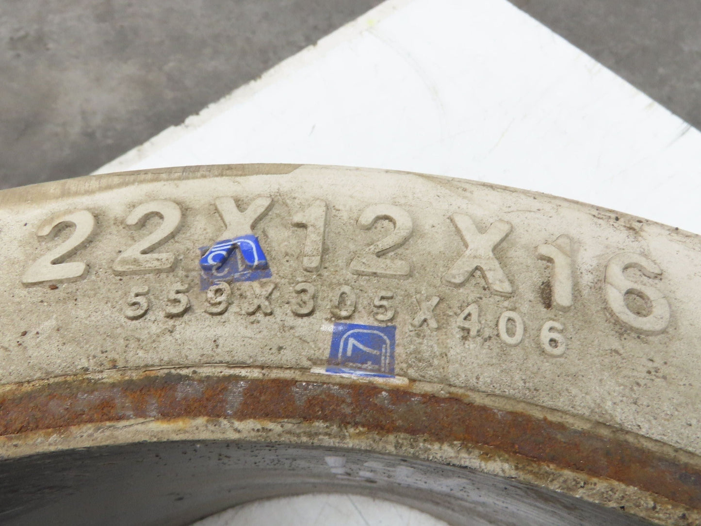 Wide Track 22x12x16 | 559x305x406 Forklift Tire Smooth Press-on White Non-Mark