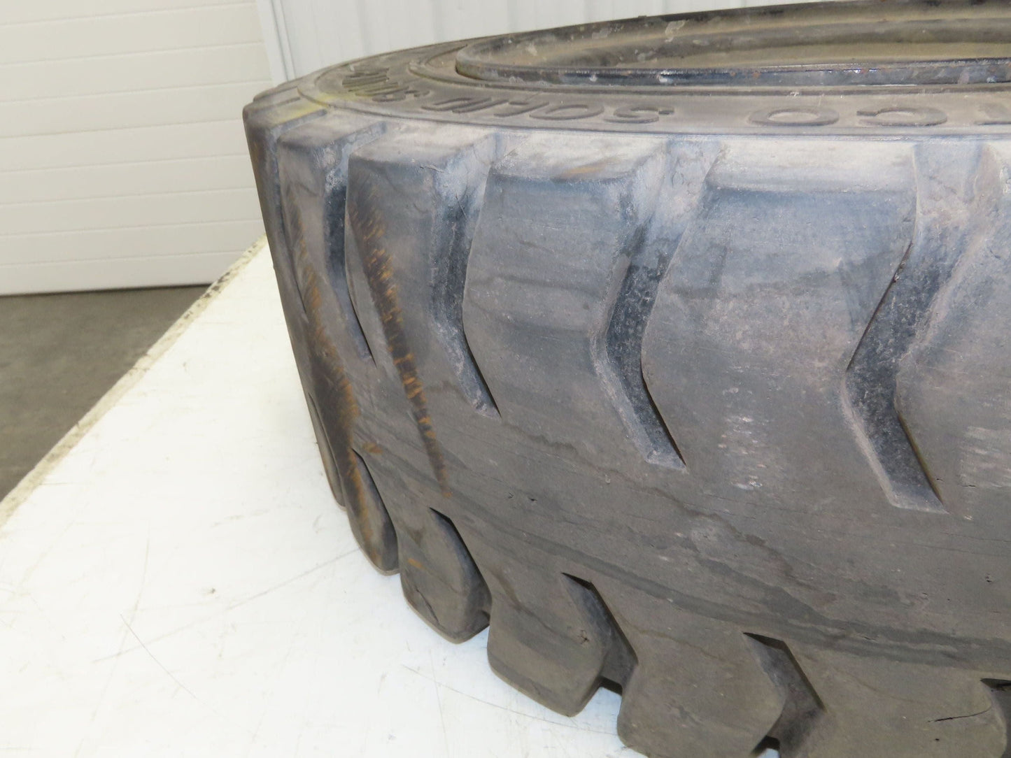 Mitco Solid Solver 8.15-15 Forklift Tire Traction Black 6x220mm Rim