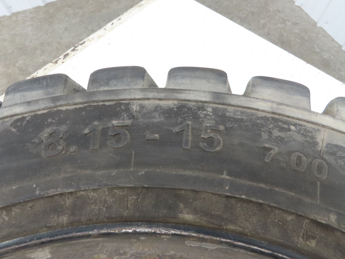 Mitco Solid Solver 8.15-15 Forklift Tire Traction Black 6x220mm Rim