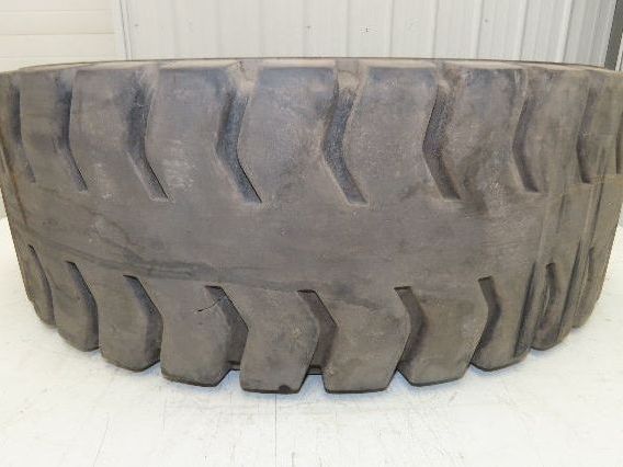 Mitco Solid Solver 8.15-15 Forklift Tire Traction Black 6x220mm Rim