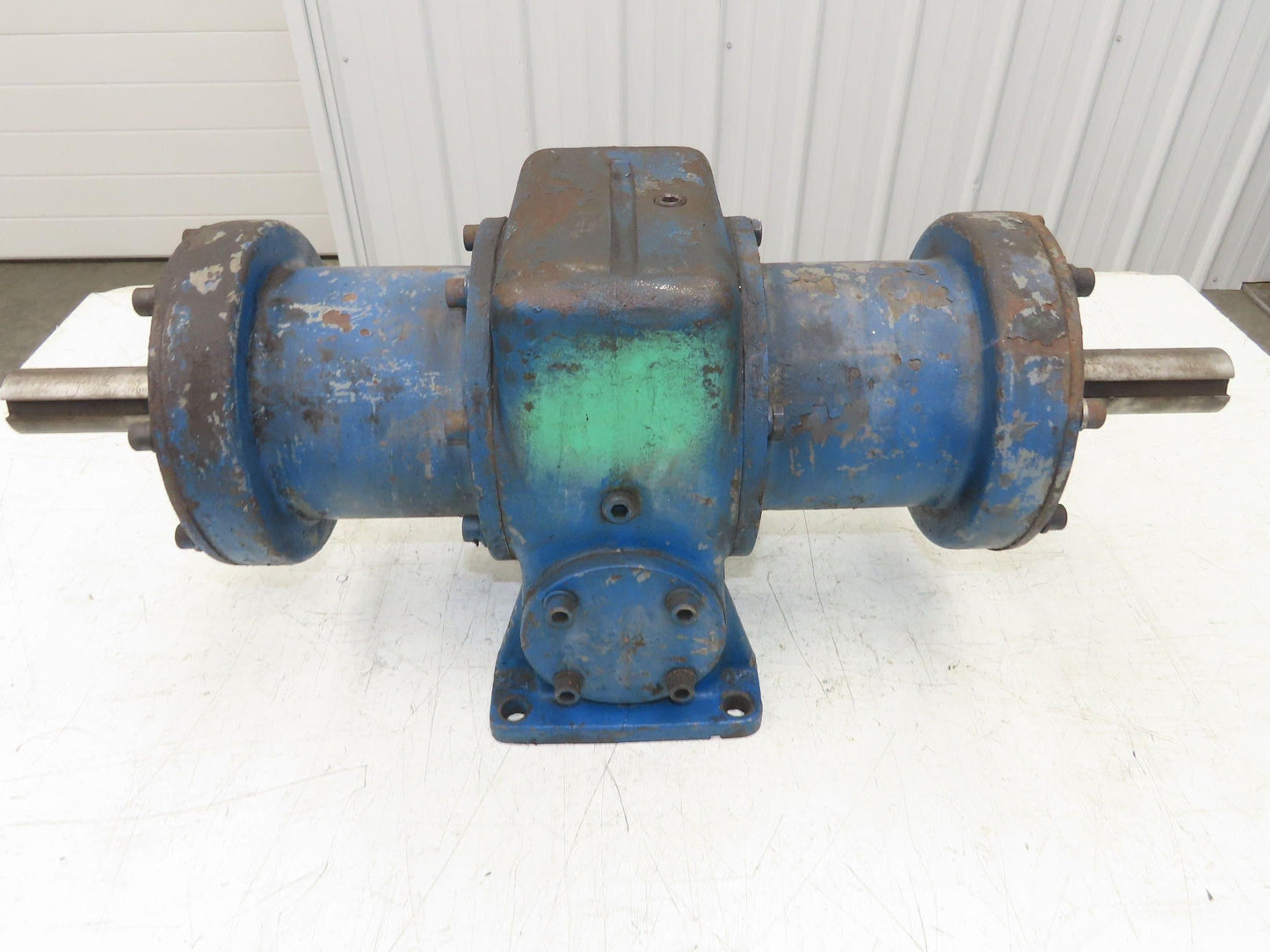 Worm Gearbox Horizontal Drive Dual Output 15:1 Reducer 1" Solid Input Shaft