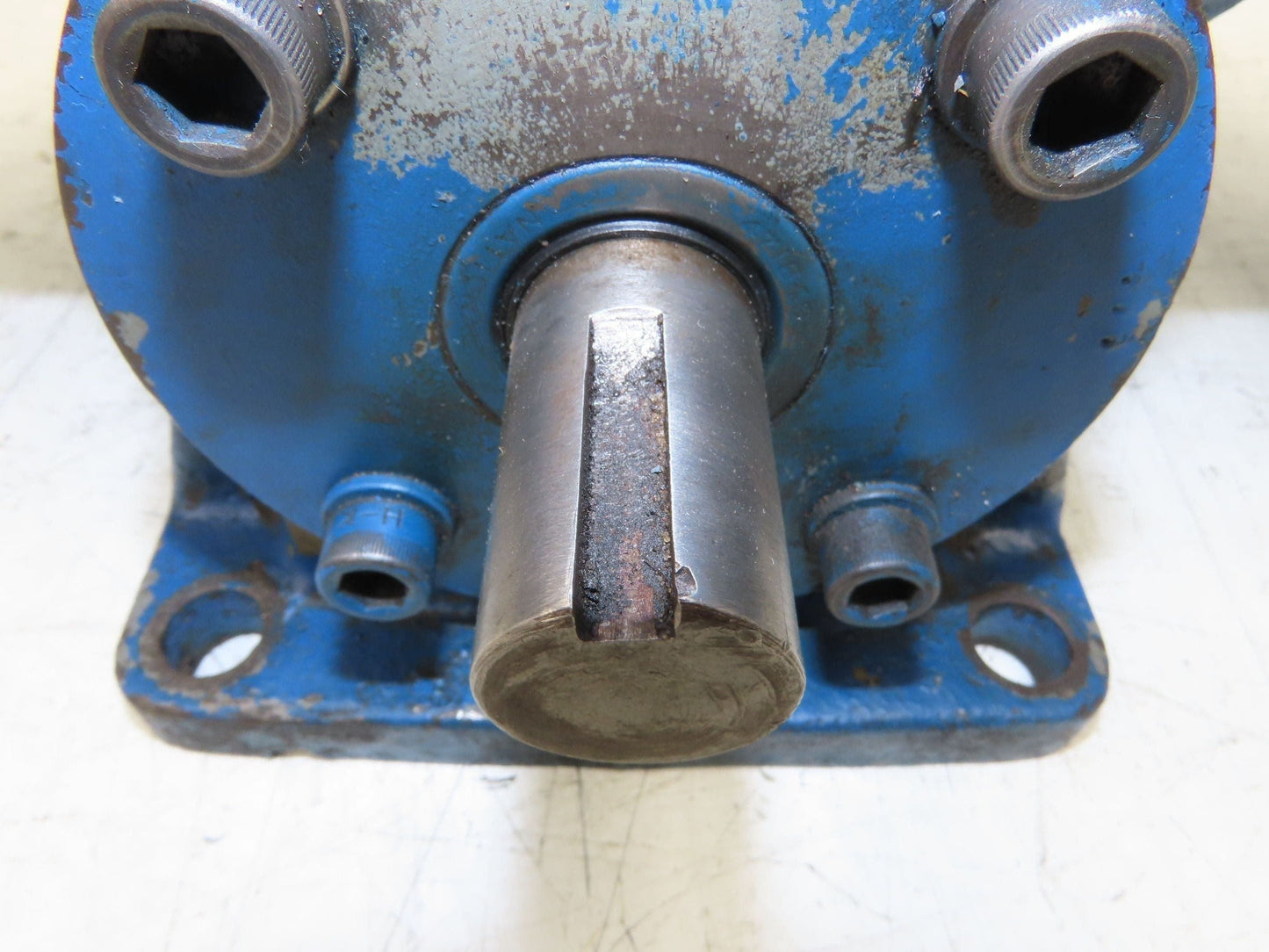 Worm Gearbox Horizontal Drive Dual Output 15:1 Reducer 1" Solid Input Shaft