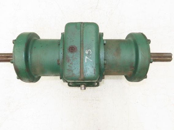 Worm Gearbox Horizontal Drive Dual Output 7.5:1 Reducer 1" Solid Input Shaft