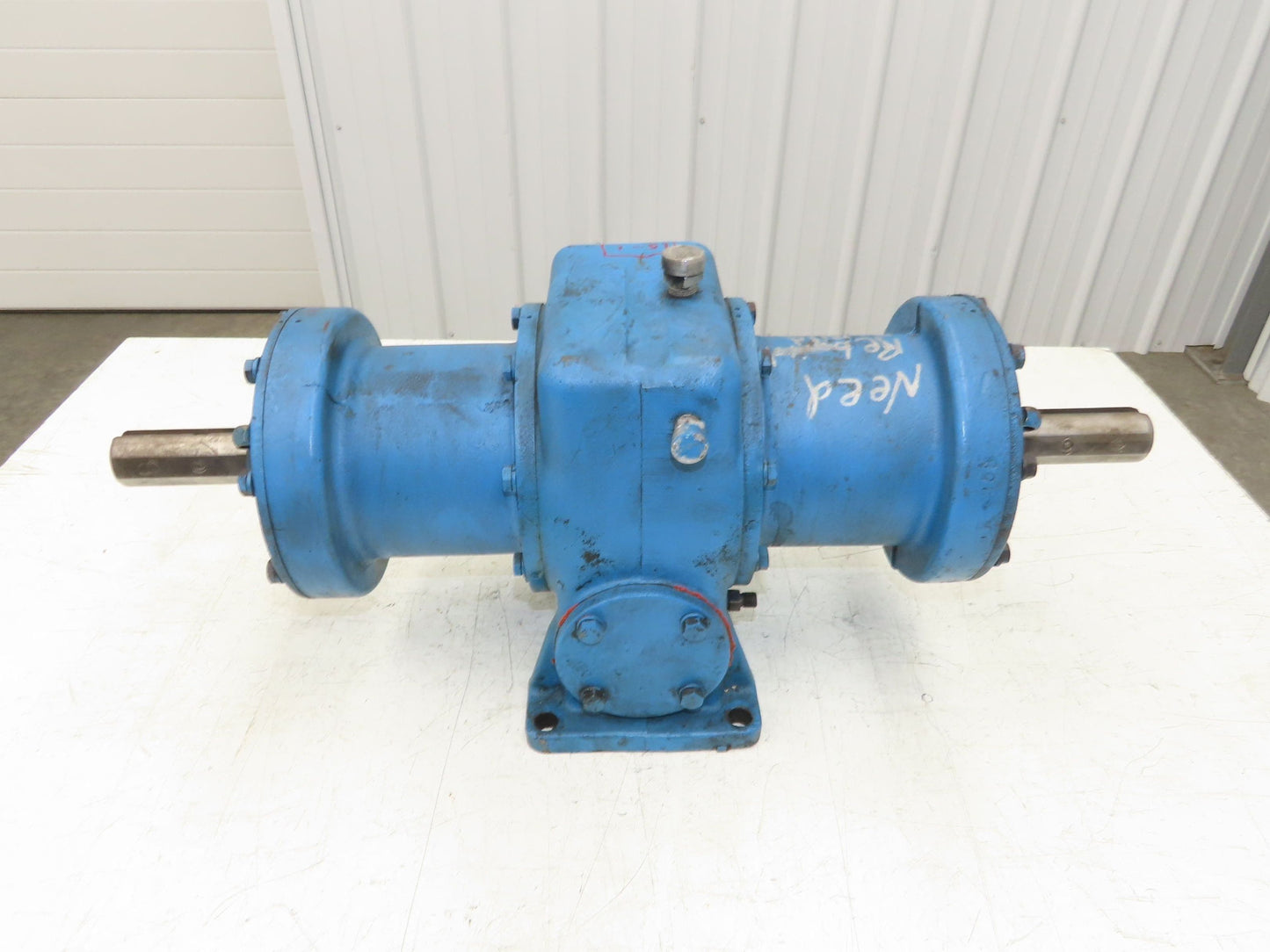 Worm Gearbox Horizontal Drive Dual Output 15:1 Reducer 1" Solid Input Shaft