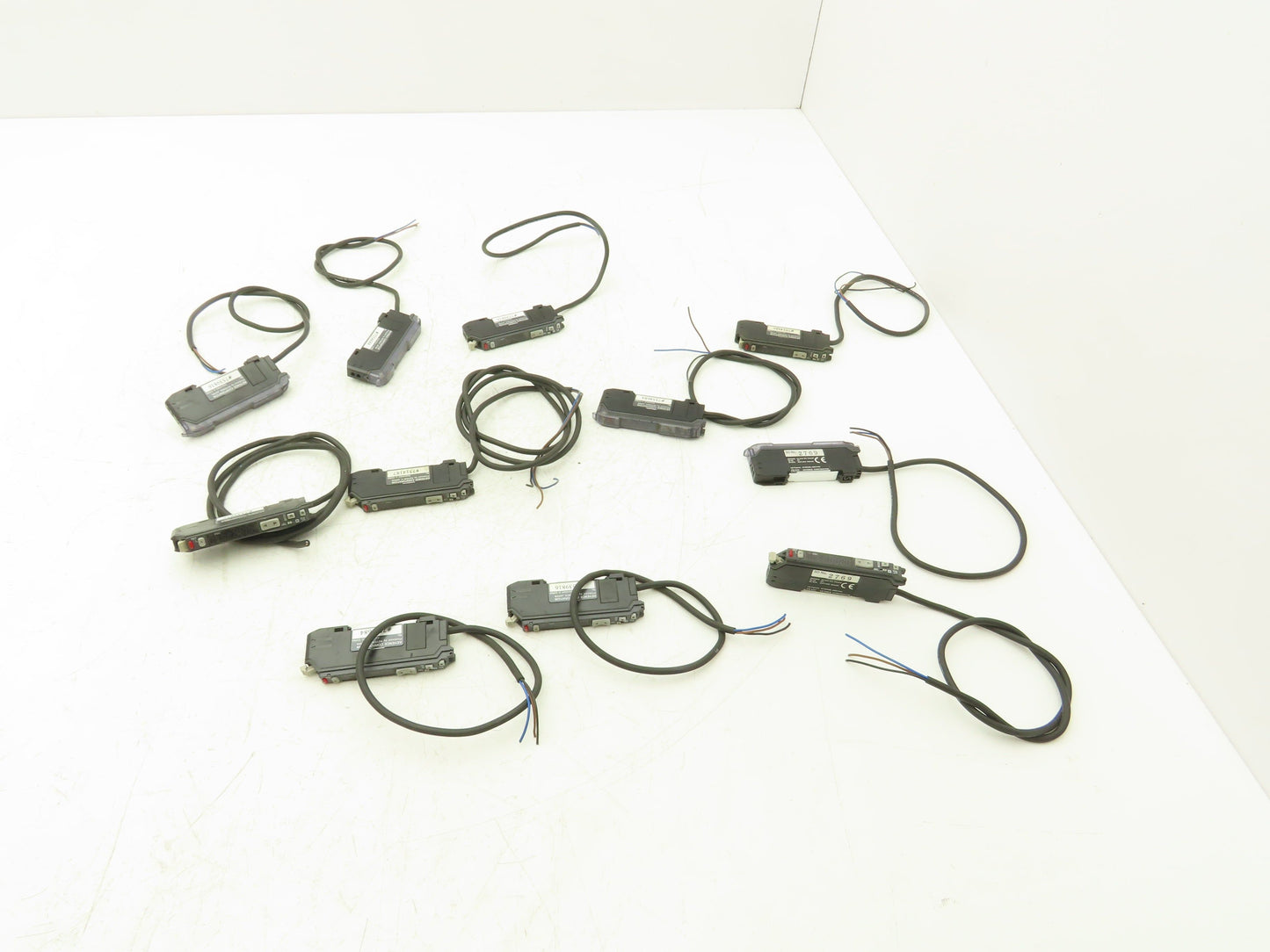 Keyence FS-V31 Fiber Optic Sensor Amplifier NPN 12-24vDC Lot of 11