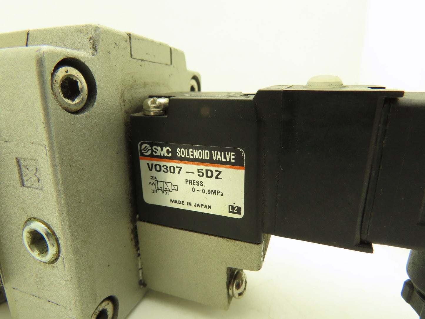 SMC VO307-5DZ | VG342-5DZ-04A 3 Port Pilot Solenoid Valve 24vDC Coil 1/2" NPT