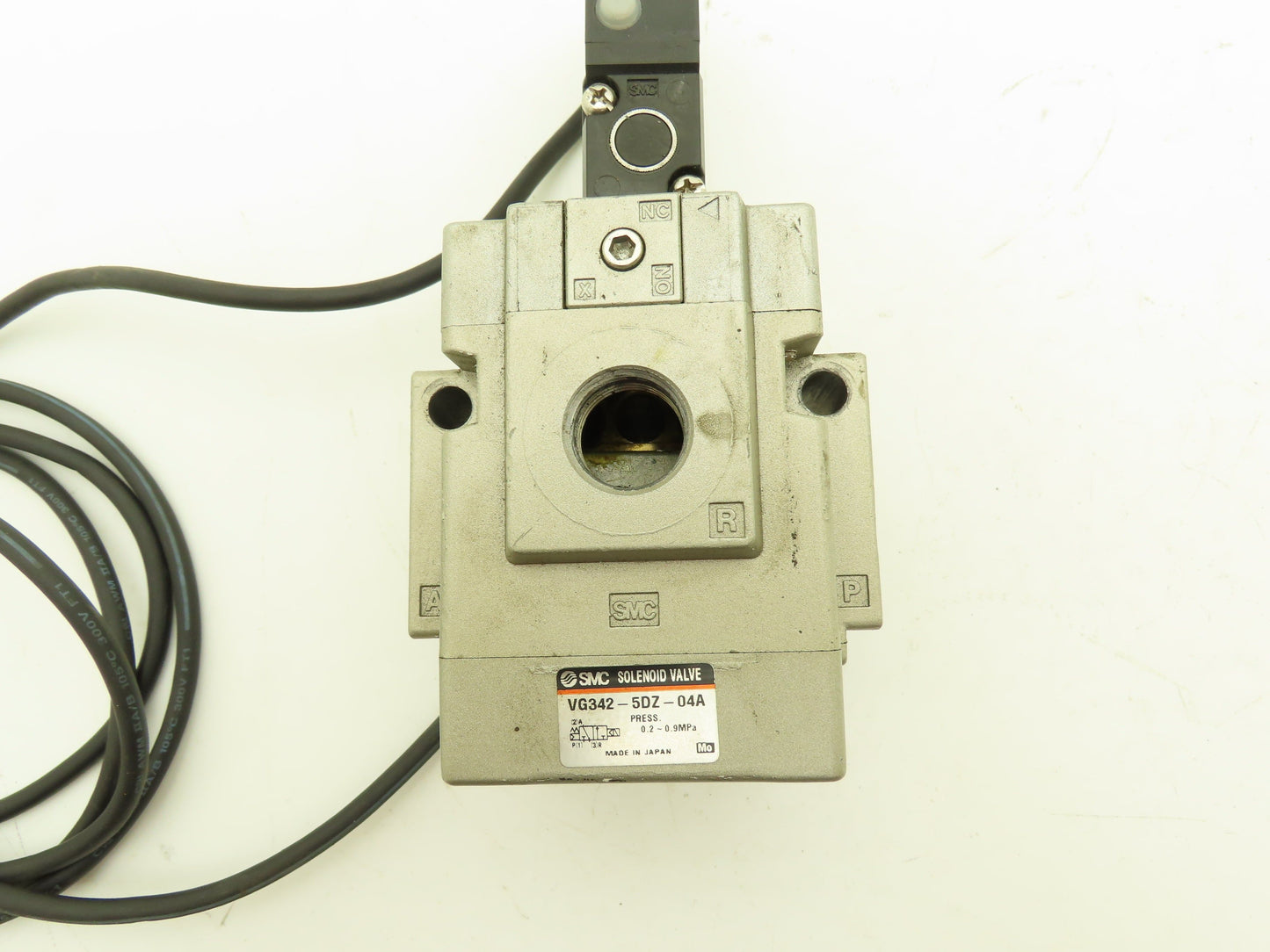 SMC VO307-5DZ | VG342-5DZ-04A 3 Port Pilot Solenoid Valve 24vDC Coil 1/2" NPT