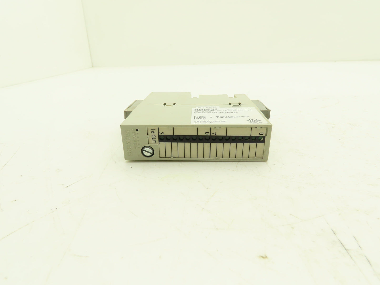 Siemens 6FC5111-0CA02-0AA2 Sinumerik 840D DMP 16 Point Output Module 16A 24v