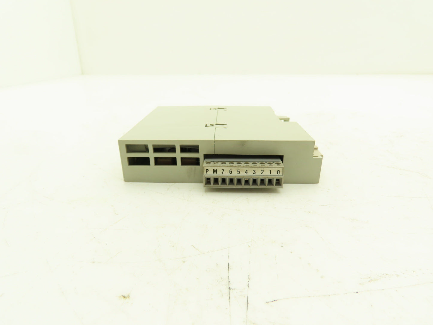 Siemens 6FC5111-0CA02-0AA2 Sinumerik 840D DMP 16 Point Output Module 16A 24v