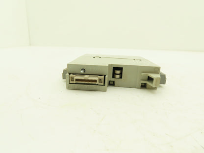 Siemens 6FC5111-0CA02-0AA2 Sinumerik 840D DMP 16 Point Output Module 16A 24v