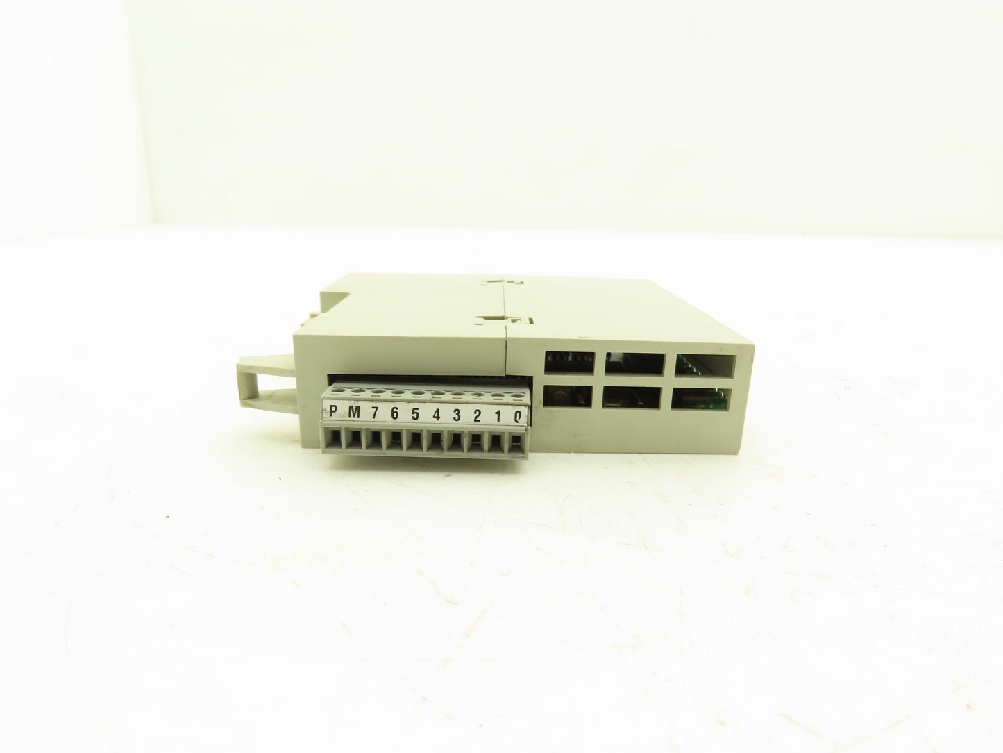 Siemens 6FC5111-0CA02-0AA2 Sinumerik 840D DMP 16 Point Output Module 16A 24v