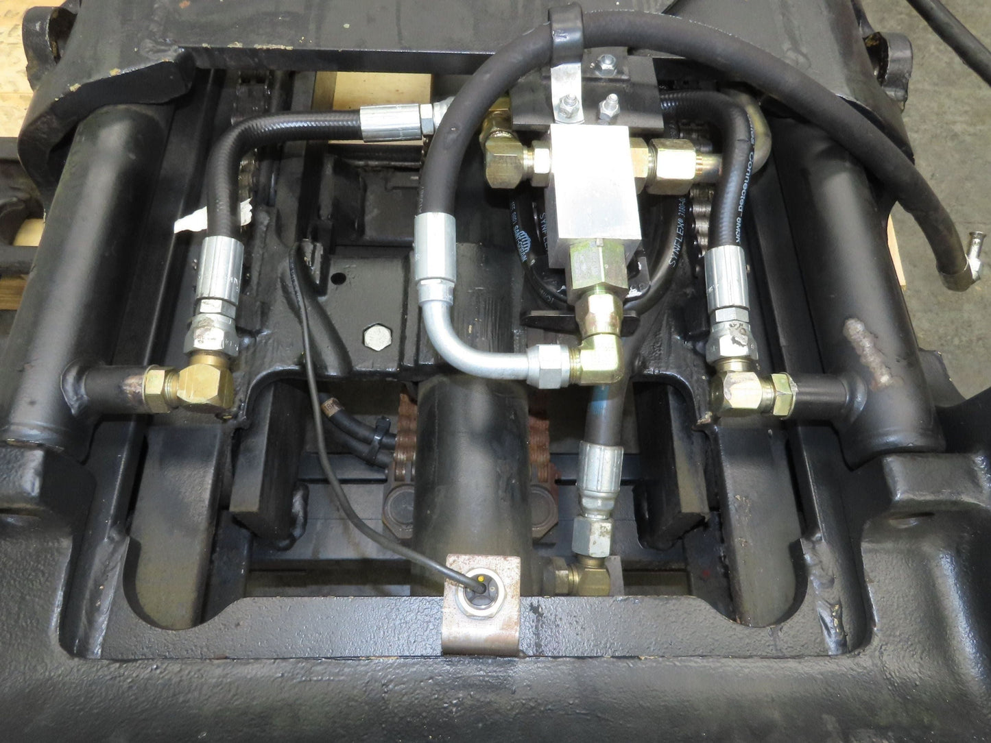 Yale Electric Forklift Mast 3-Stage Class 2 Sideshift 16" Carriage 4-1/2" Mount