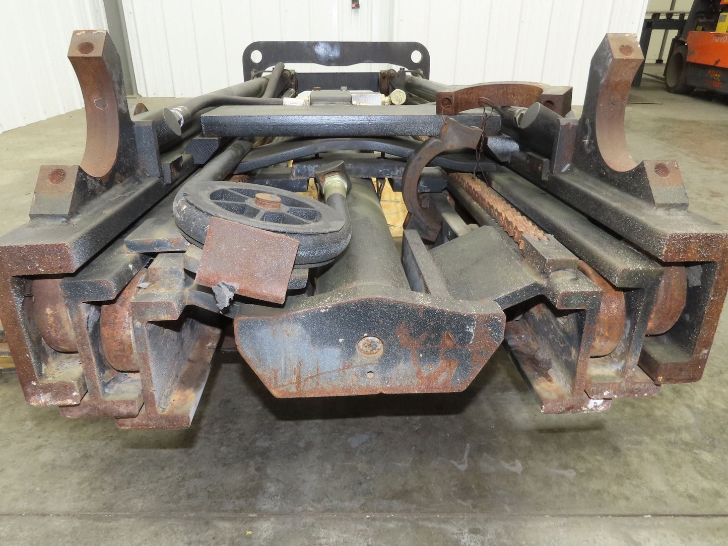 Yale Electric Forklift Mast 3-Stage Class 2 16" x 39" Carriage 5" Mount