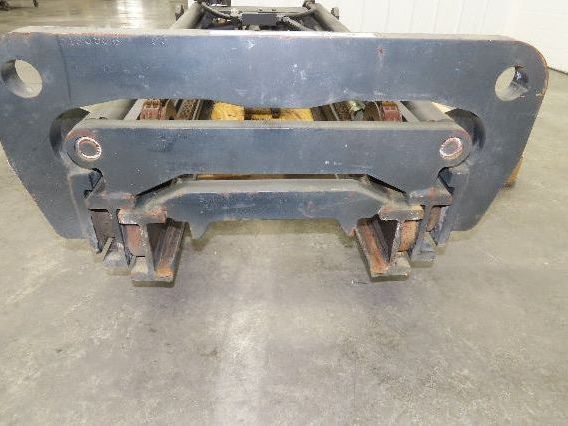 Yale Electric Forklift Mast 3-Stage Class 2 16" x 39" Carriage 5" Mount