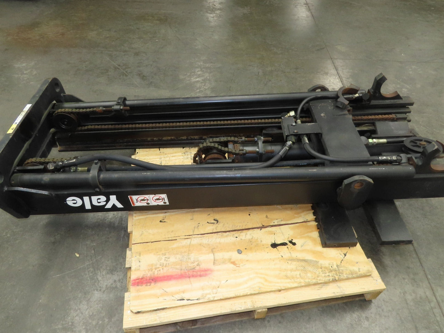 Yale Electric Forklift Mast 3-Stage Class 2 16" x 39" Carriage 5" Mount