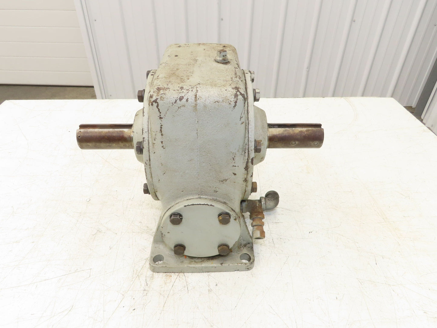Worm Gearbox Horizontal Drive Dual Output 15:1 Reducer 1" Solid Input Shaft