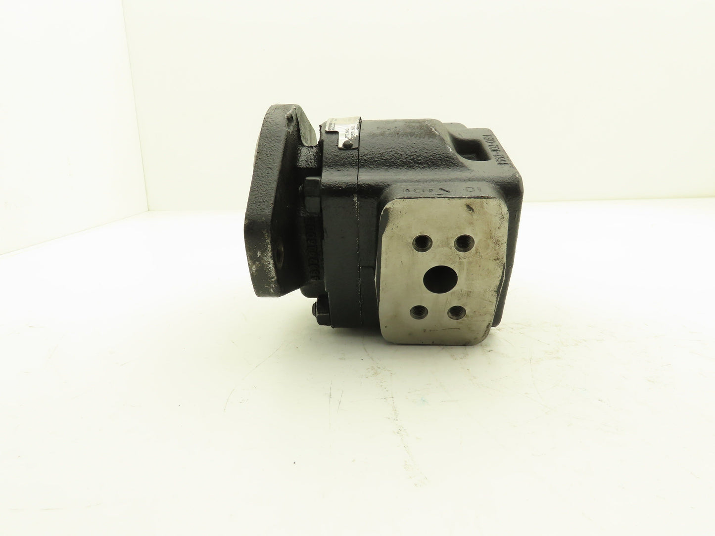 Parker 9501L-D515031 Hydraulic Accumulator Pump 2-Bolt SAE-B