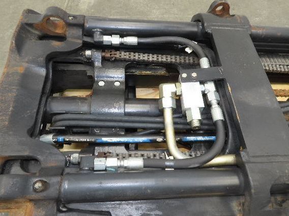 Yale Triple Forklift Mast 3-Stage Class 2 SideShift 16"x 42" Carriage