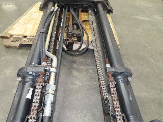 Yale Triple Forklift Mast 3-Stage Class 2 SideShift 16"x 42" Carriage