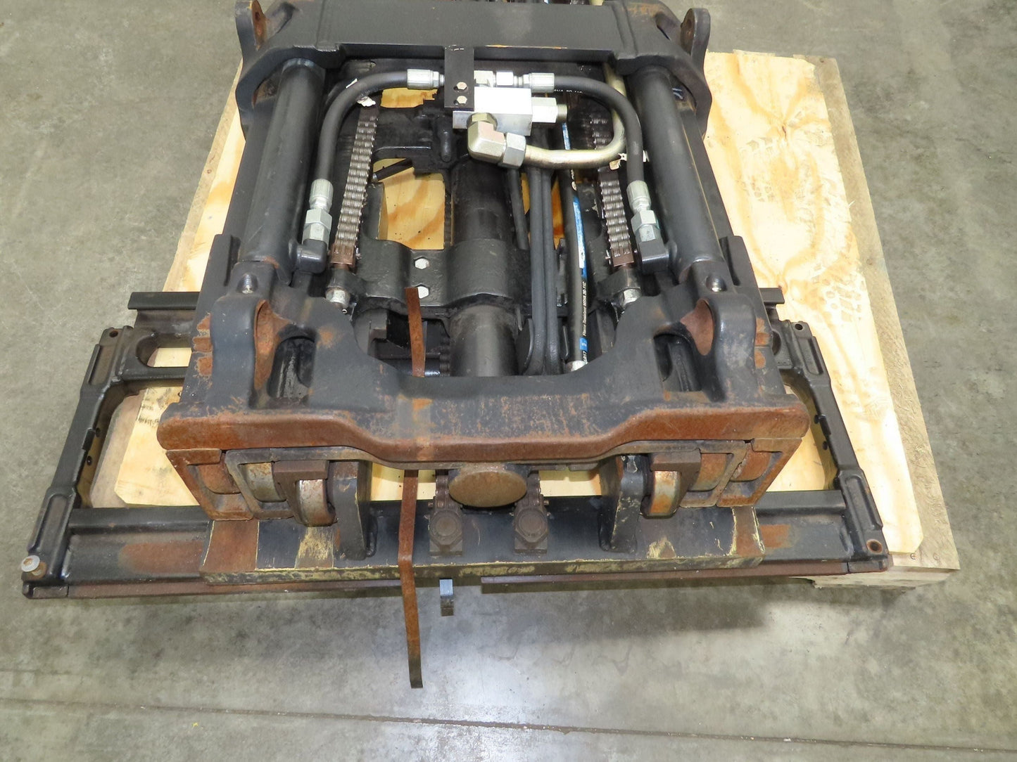 Yale Triple Forklift Mast 3-Stage Class 2 SideShift 16"x 42" Carriage