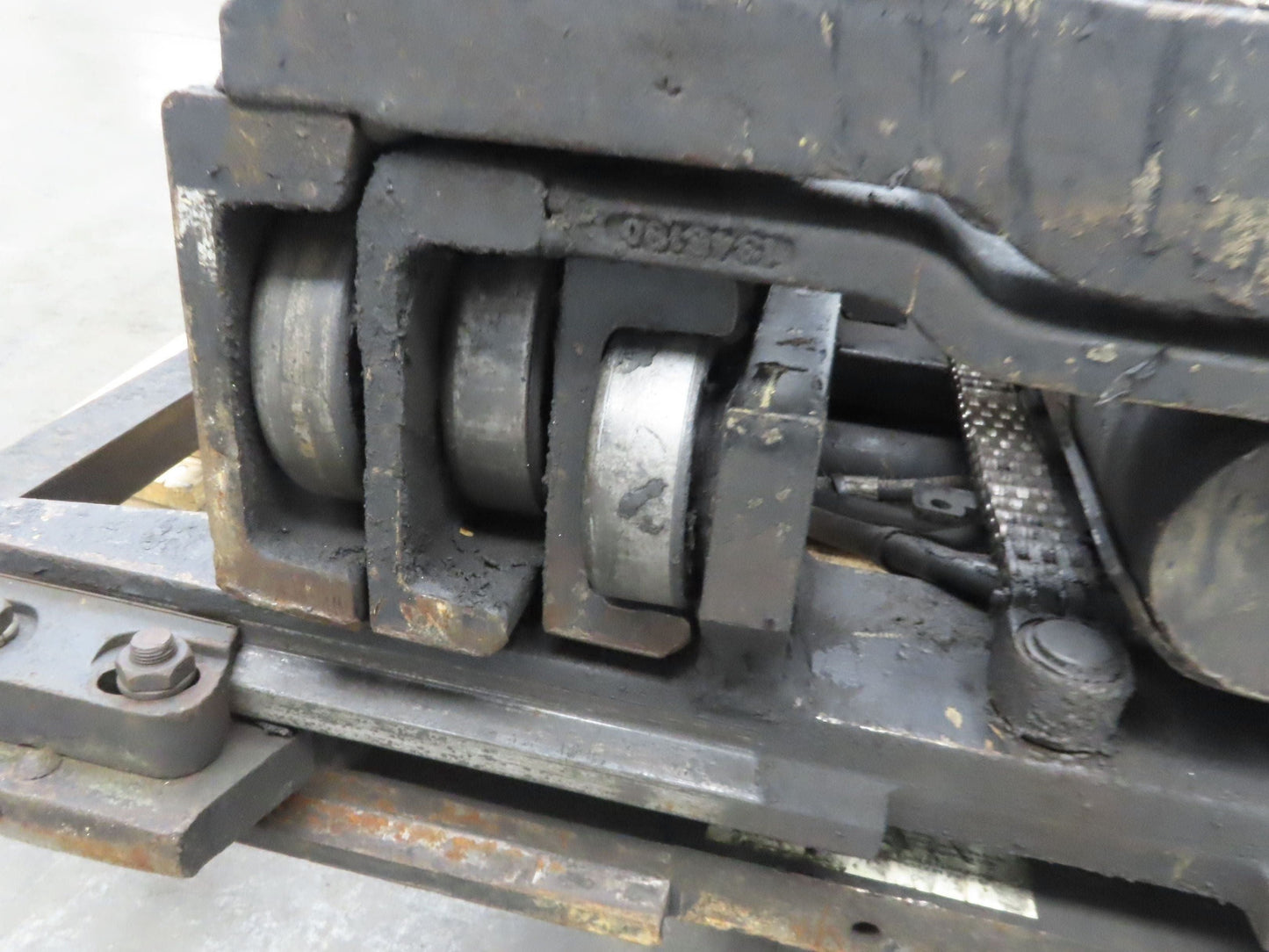 Yale Triple Forklift Mast 3-Stage Class 3 SideShift 20"x38-1/2" Carriage