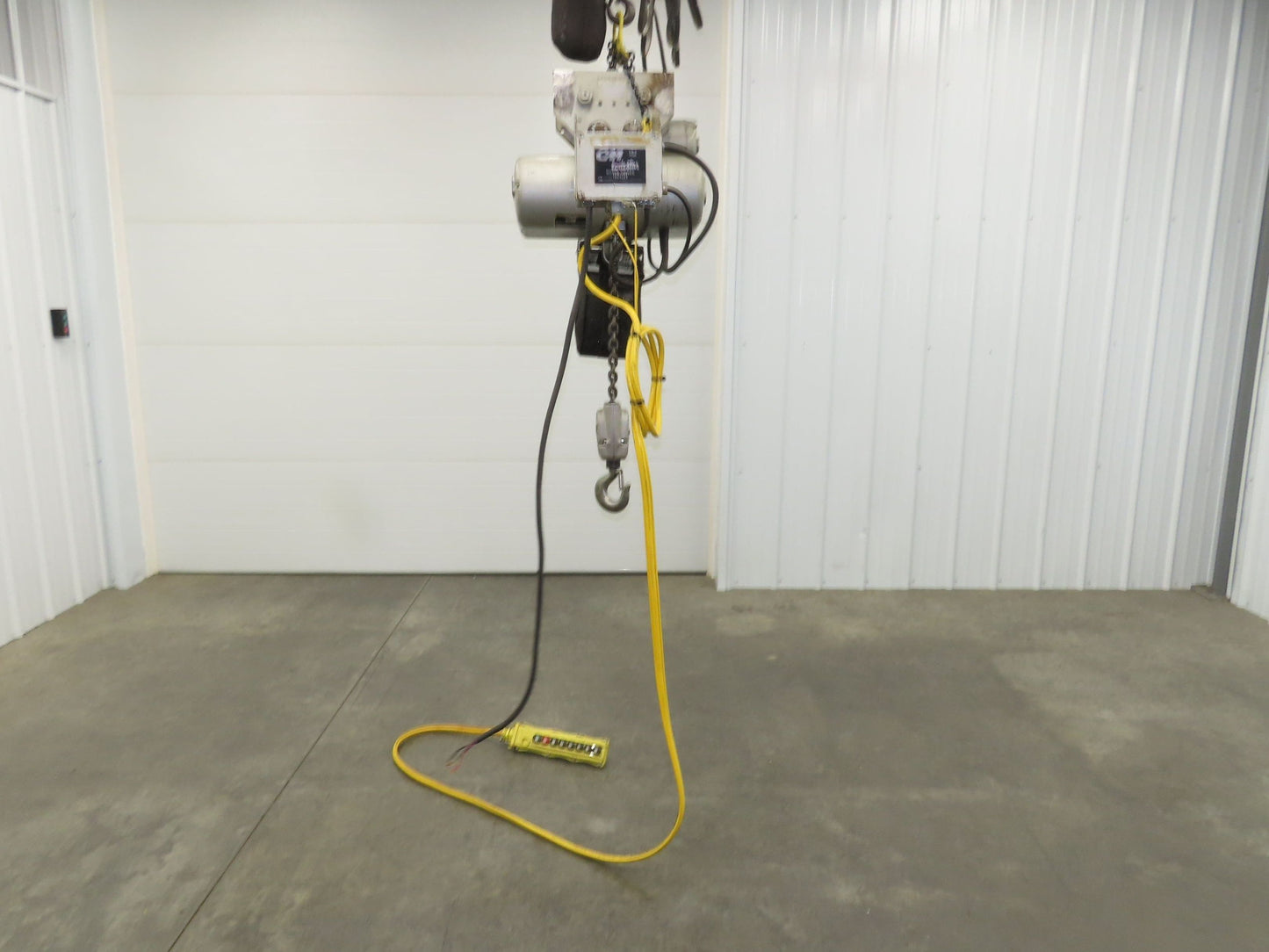 CM Lodestar R 2 Ton Electric Chain Hoist 8 Fpm 14' Lift 635 Power Trolley 3PH