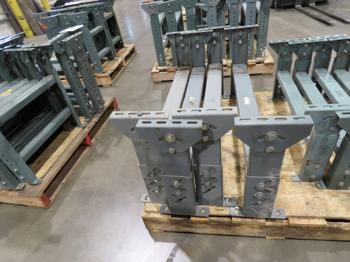 Hytrol HS-6 39"W Conveyor Leg Stationary Floor Support 19-5/8" to 25-5/8"H