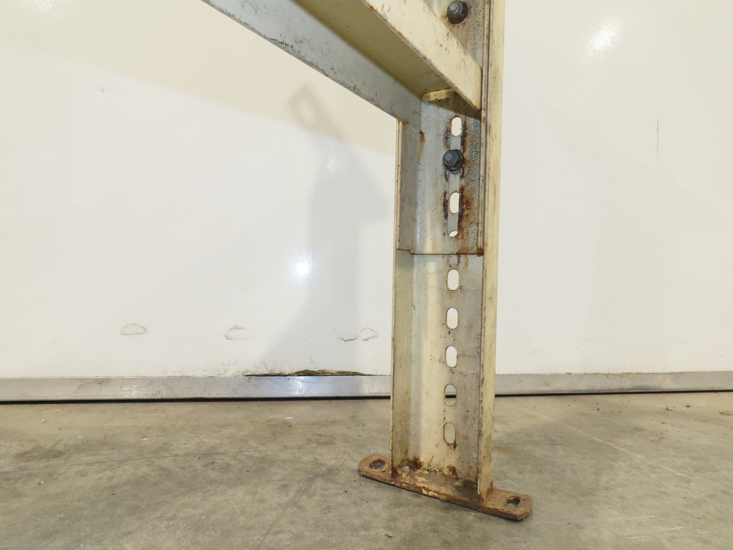 Hytrol 32"W Conveyor Leg Stationary Floor Support TAN 24-5/8" to 36-5/8"H