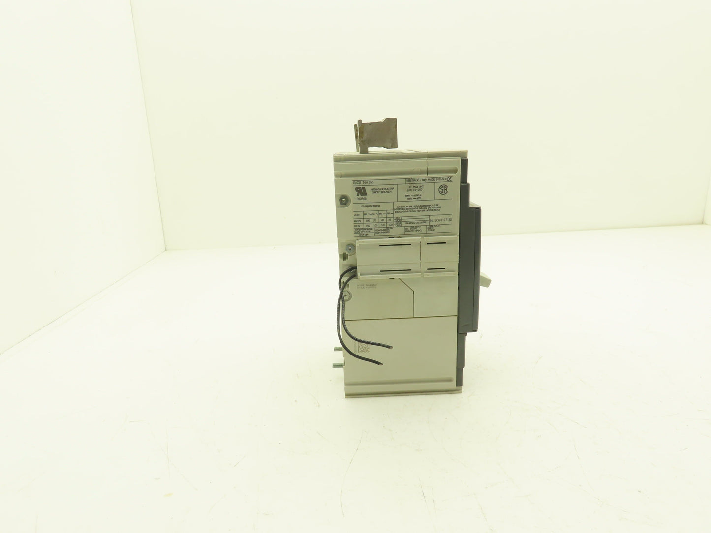 ABB T4H 250 SACE Tmax Circuit Breaker 3 Pole 600V 250A Shunt Trip