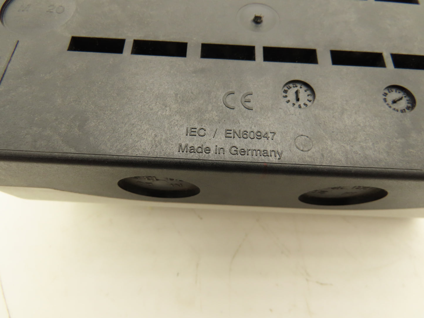 Moeller 60947 3-Hole PB Box IEC IP67 1 Lighted Pushbutton 1NO Contact Lot of 2