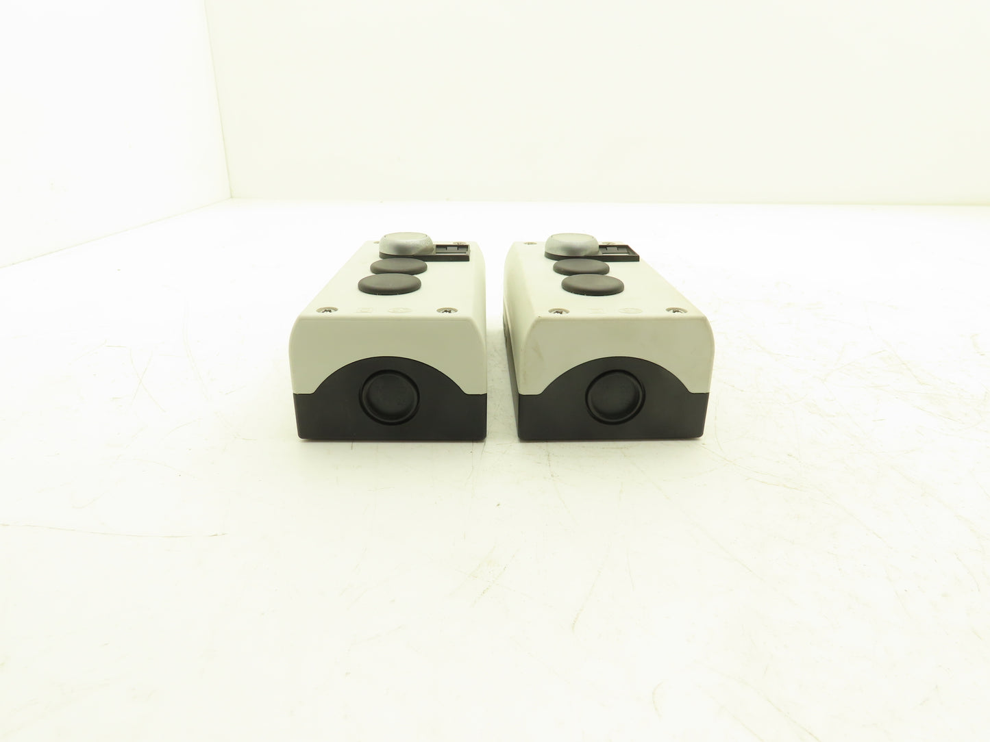 Moeller 60947 3-Hole PB Box IEC IP67 1 Lighted Pushbutton 1NO Contact Lot of 2