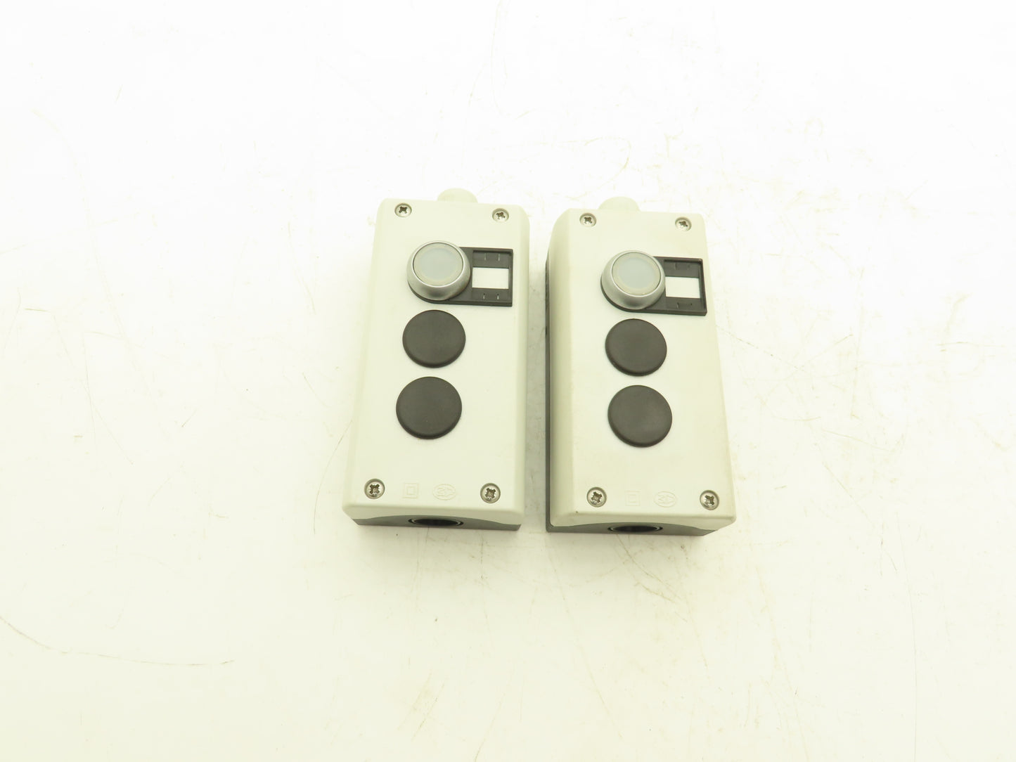 Moeller 60947 3-Hole PB Box IEC IP67 1 Lighted Pushbutton 1NO Contact Lot of 2