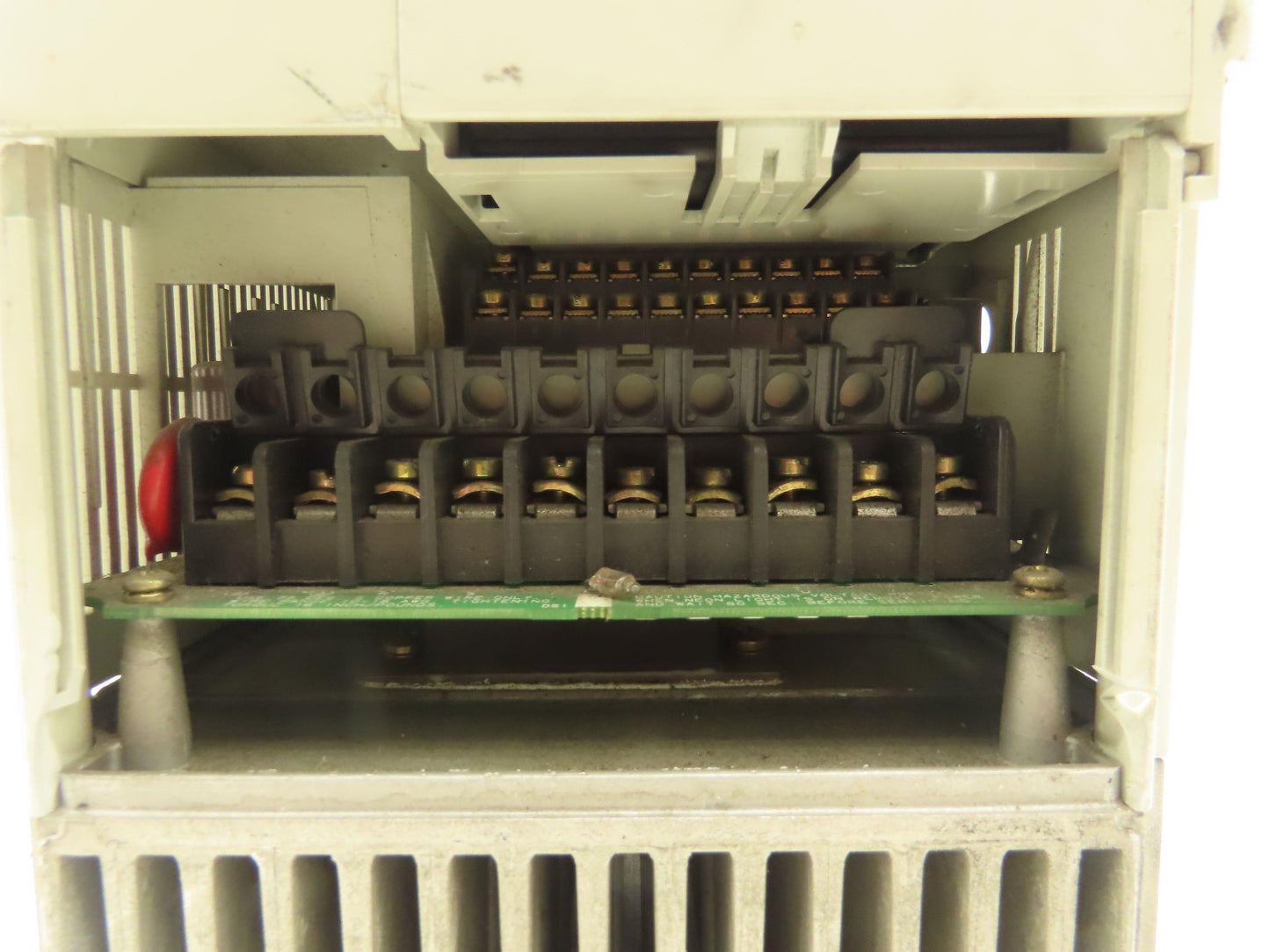 Allen Bradley 1305-BA04A-ES VFD AC Drive 1.5kW 2Hp 380-460v 4A 0-400Hz Ser C