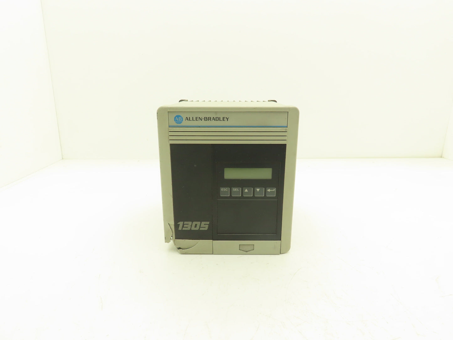 Allen Bradley 1305-BA04A-ES VFD AC Drive 1.5kW 2Hp 380-460v 4A 0-400Hz Ser C