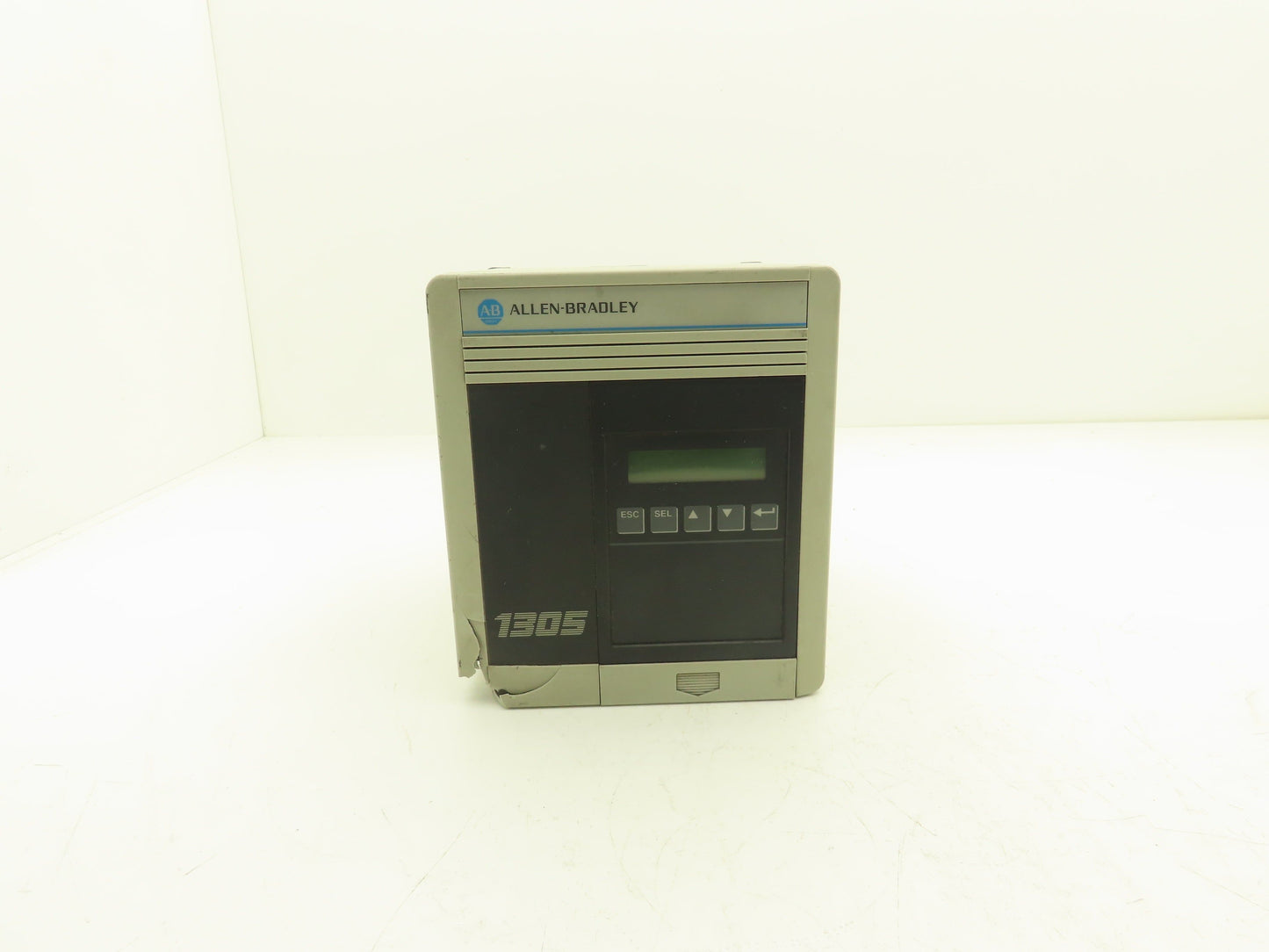 Allen Bradley 1305-BA04A-ES VFD AC Drive 1.5kW 2Hp 380-460v 4A 0-400Hz Ser C