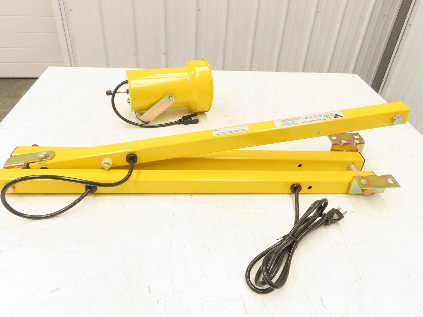 Mars DSDL-60 Tri-Lite Dock Loading Light 60" Reach