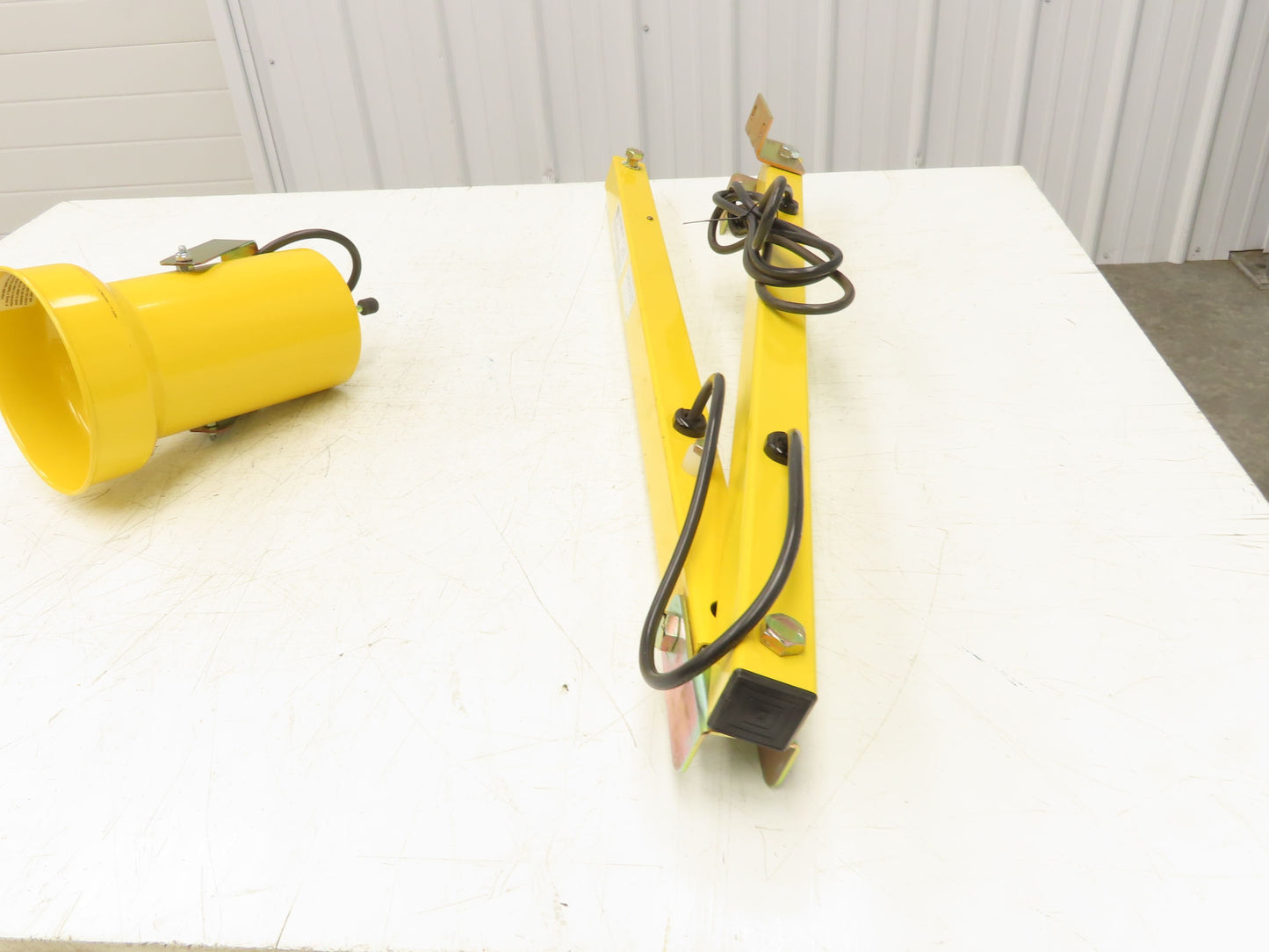 Mars SDL-60 Tri-Lite Dock Loading Light 60" Reach Single arm