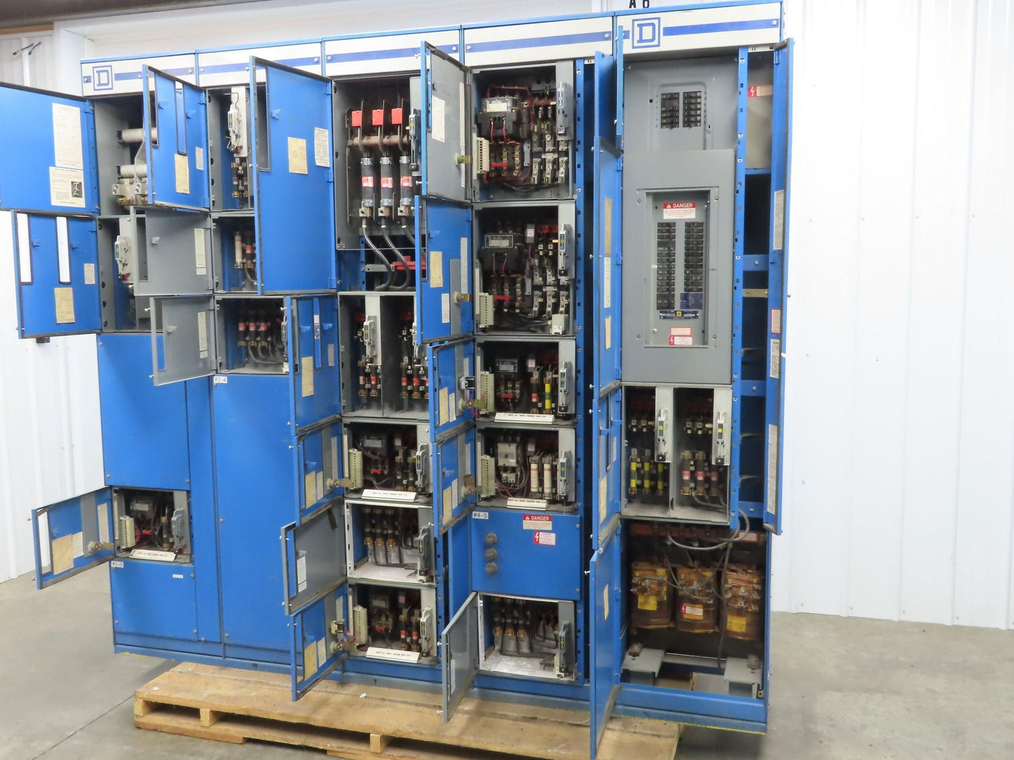 Square D MCC Motor Control Center 600A Disconnect Starter 100A Panelboard