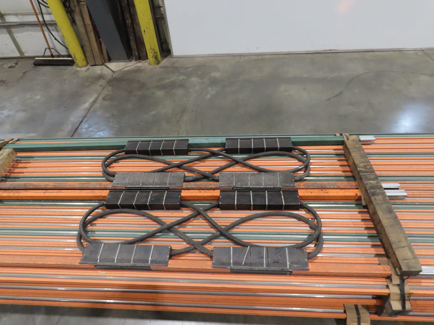 Duct-o-wire HD-1000 Overhead Crane Power Rail System 1000A 575V Inverted V 359'