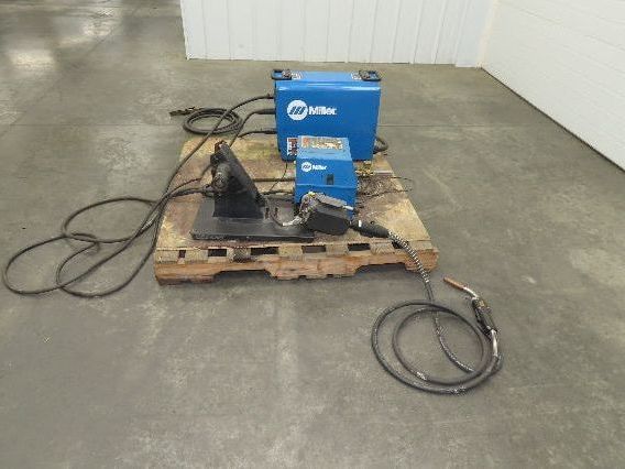 Miller Invision 352 MPA MIG Welder 425Amp 35V DC Pulse 1/3Ph S-64M Wire Feeder