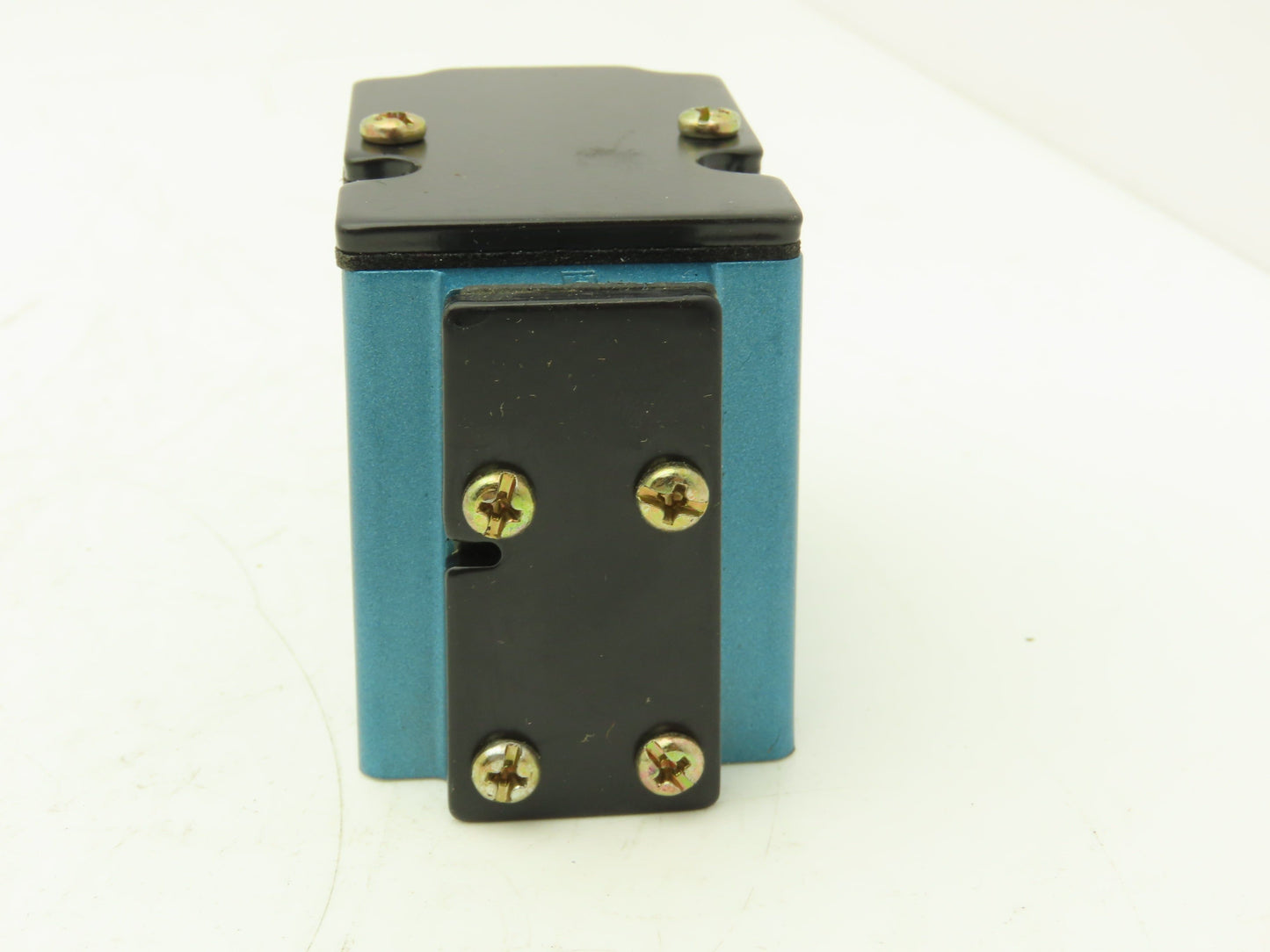 Mac 6222C-000-RA Pneumatic 4-Way Air Valve