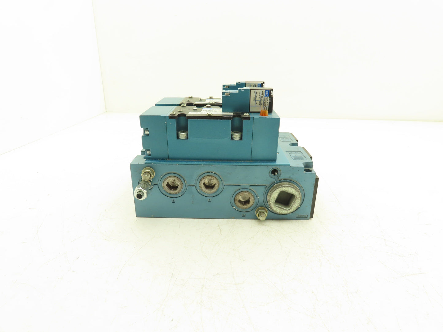 Mac MV-P3a-AADB-DM-DDAP-1DN Pneumatic Air 2 Valve/Manifold Assembly 24v 120psi