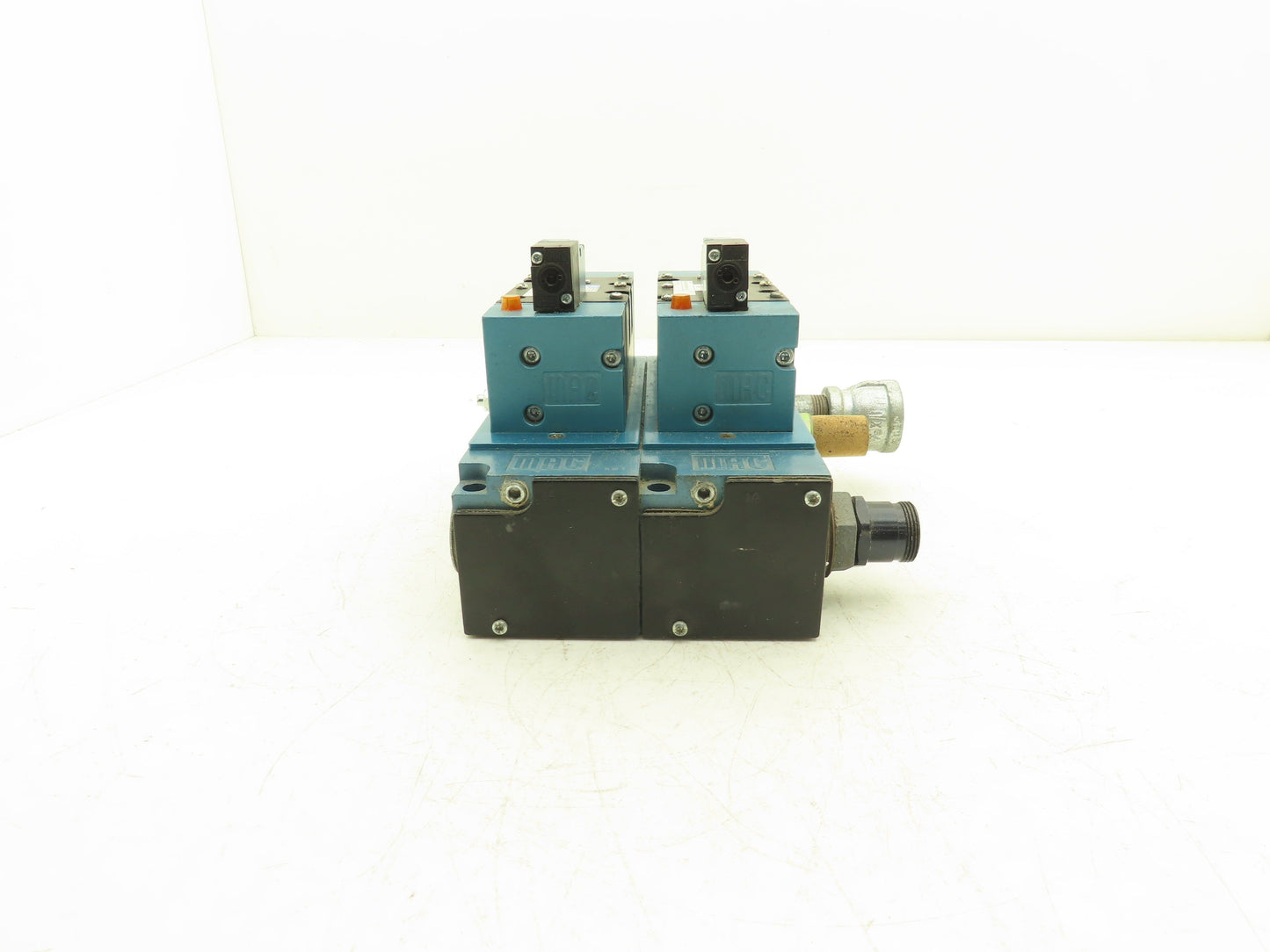 Mac MV-P3a-AADB-DM-DDAP-1DN Pneumatic Air 2 Valve/Manifold Assembly 24v 120psi