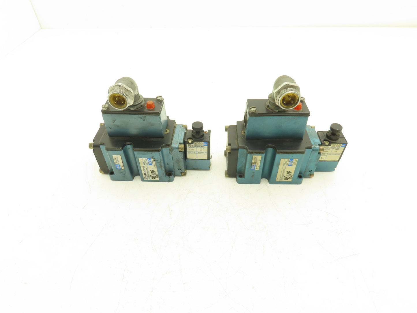 Mac 6513B-000-PM-593DA Pneumatic 4/2 Solenoid Valve 24VDC PME-593DAAG  Lot of 2