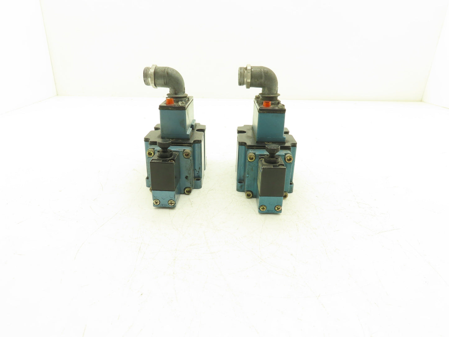 Mac 6513B-000-PM-593DA Pneumatic 4/2 Solenoid Valve 24VDC PME-593DAAG  Lot of 2